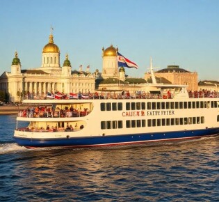 Прогулка на корабле в Питере: как увидеть город с воды и прочувствовать его по-новому